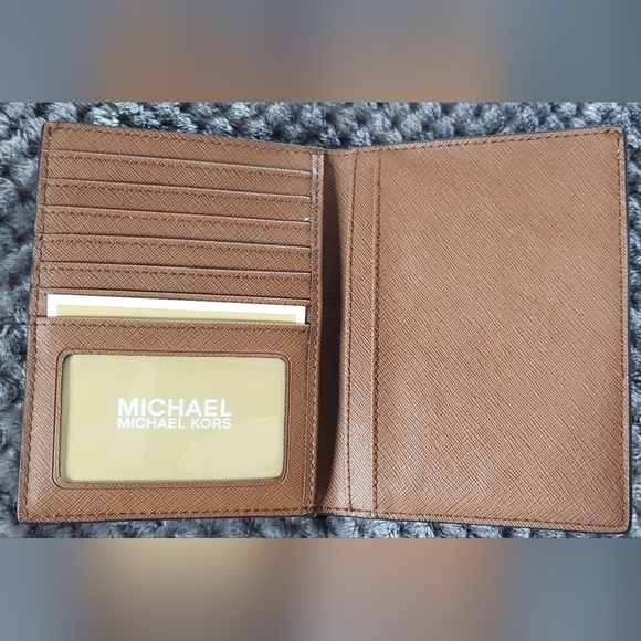 COPY - Michael Kors Passport Holder and Wallet - Picture 5 of 6